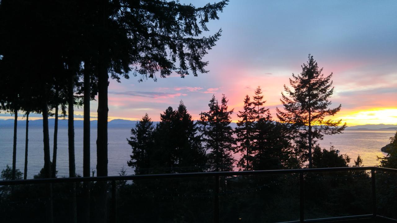 Sunshine Coast Treetop B&B Sechelt Exterior foto